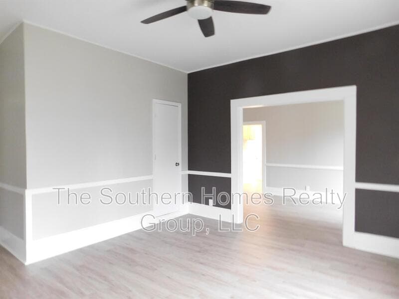 Athens House: 309 Glendale Avenue