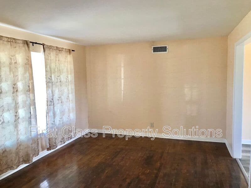 Oklahoma City House: 2312 N Meridian Ave
