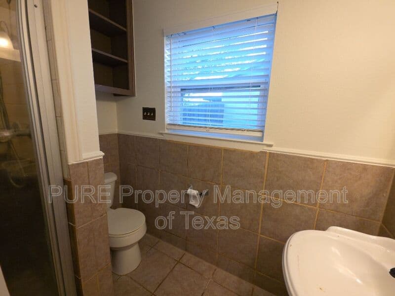 Elgin House: 304 McClendon Dr