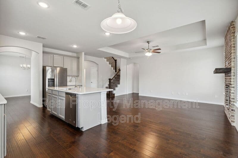 Aubrey House: 1833 Meadow Trail Lane