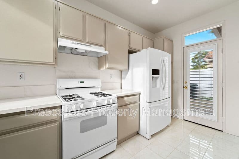 San Diego House: 8265 Gold Coast