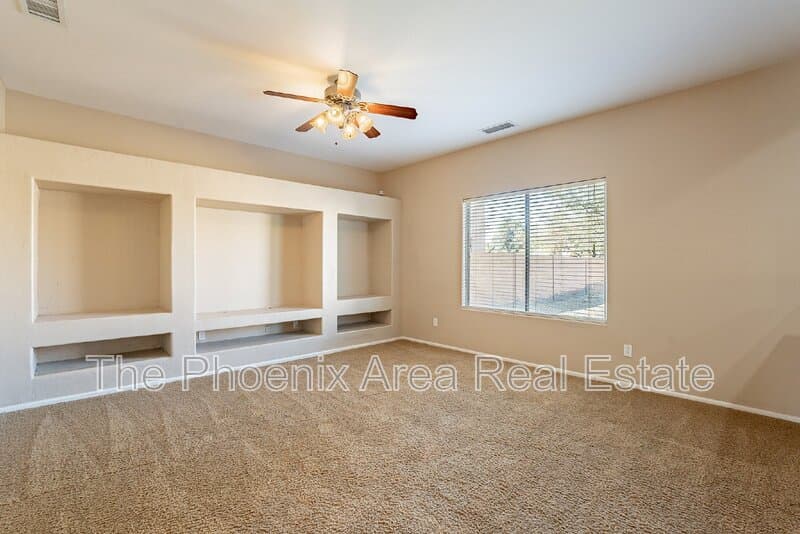 Maricopa House: 44626 W Yucca Ln