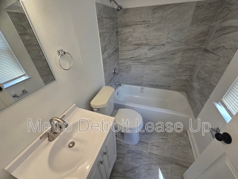 Detroit House: 15734 Meyers Road