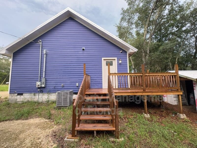 Williston House: 11330 NE 66th Lane