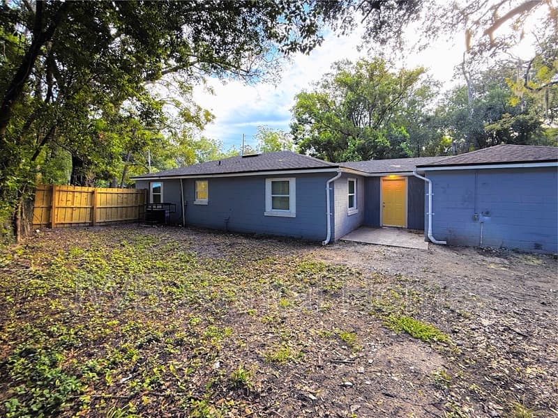 Jacksonville House: 960 Garfield St