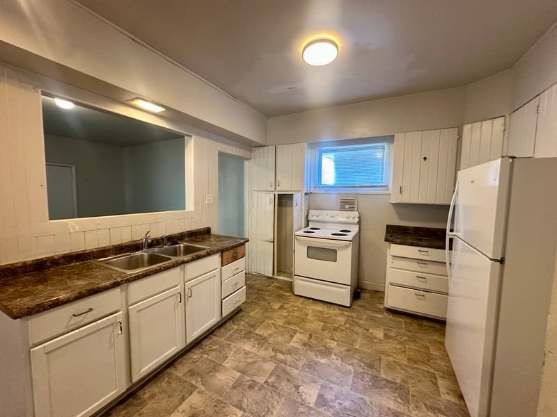 Cedar Rapids House: 1555 Park Ave SE