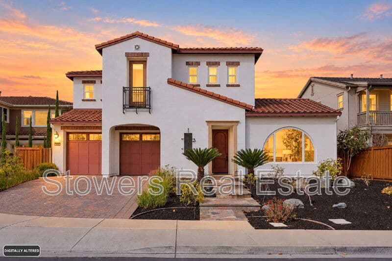 Danville House: 310 La Spezia