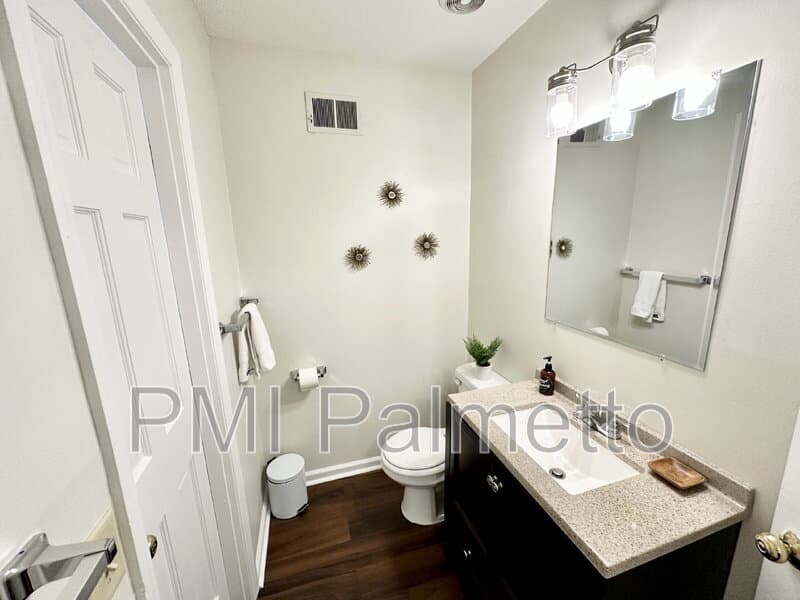 Columbia Condo: 2405 Duncan Street