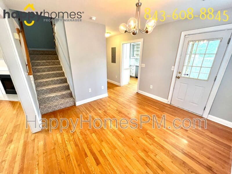 Charleston House: 1545 Ashley River Road