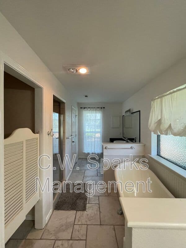 Rockwall House: 3494 N Stodghill Rd