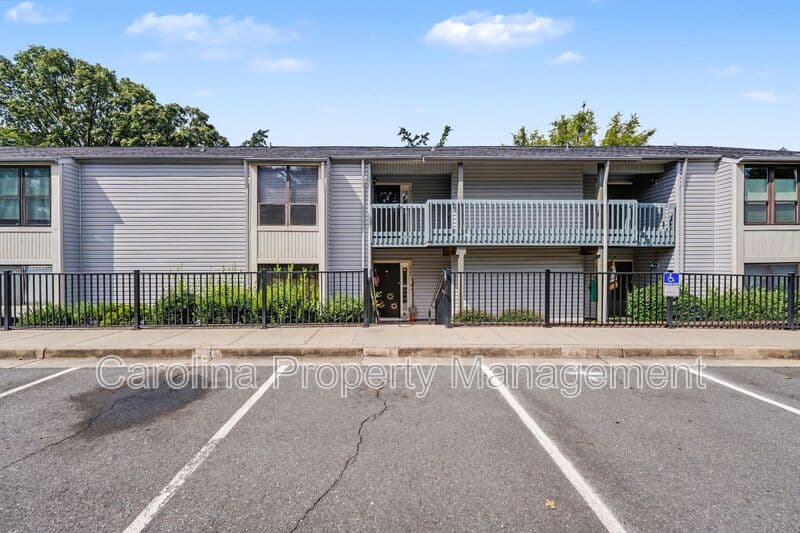 Charlotte House: 10971 Harrowfield Rd