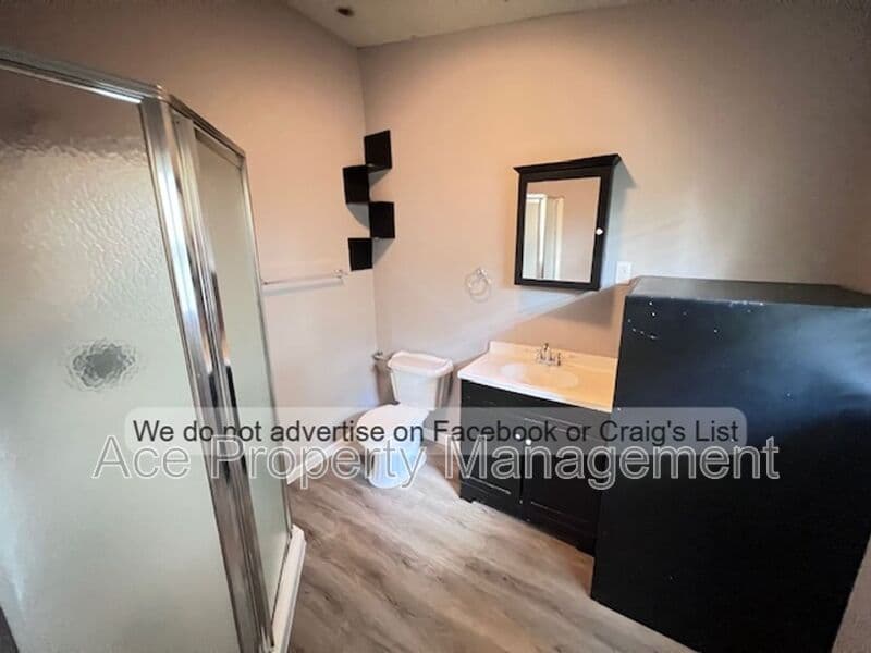 Fayetteville House: 219 N Ingleside Drive