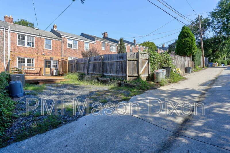 Baltimore Townhome: 133 Stevenson Lane