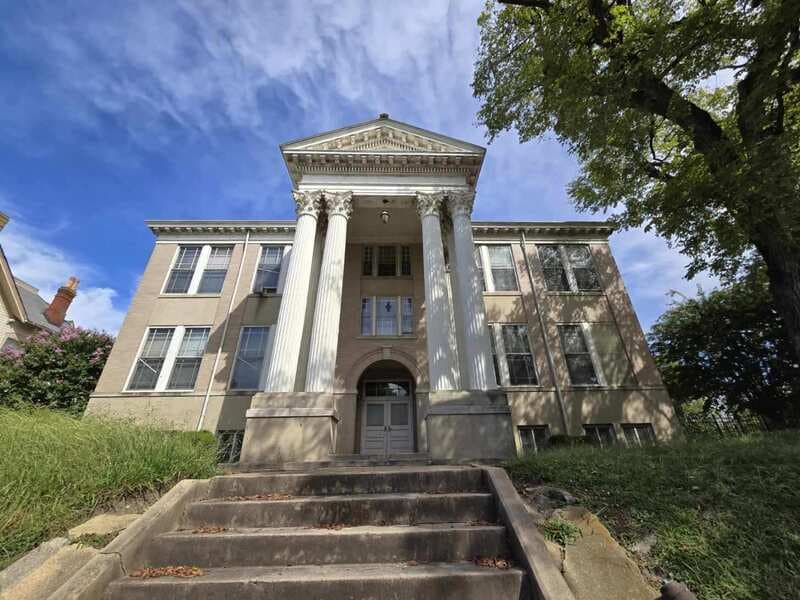 Petersburg Condo: 633 W Washington St