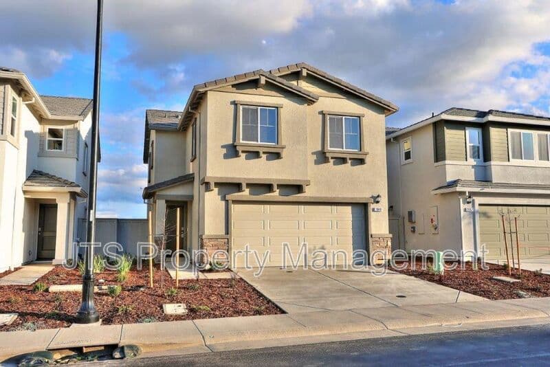 Roseville House: 2049 Shady Tree Circle