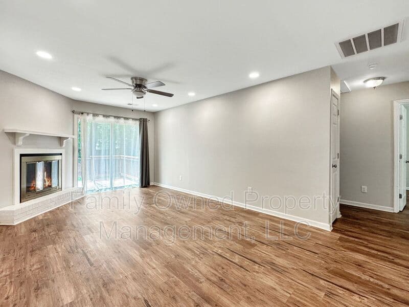 Summerville House: 203 Pebble Creek Road