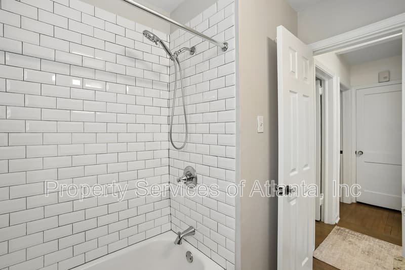 Atlanta House: 1649 Beecher St SW