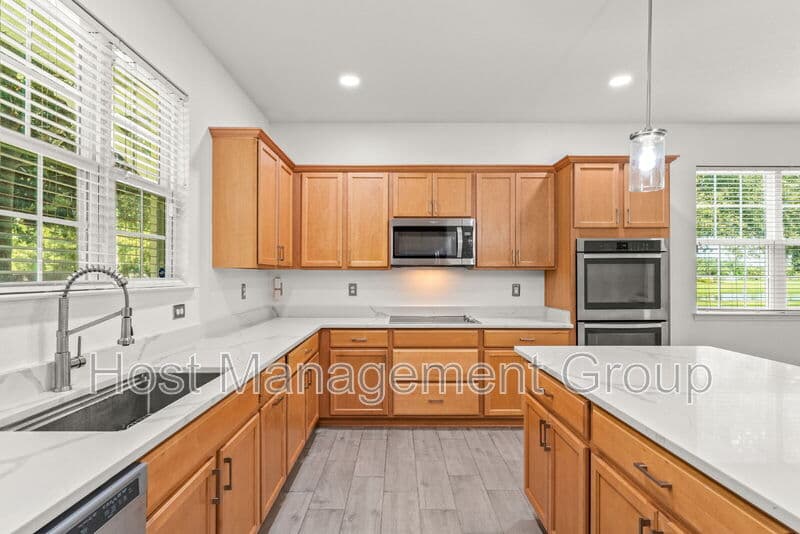 Windermere Townhome: 13701 Beckman Dr.