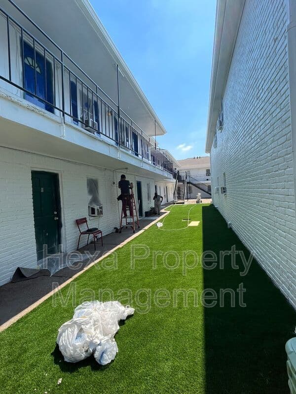Houston Condo: 11211 S Post Oak Rd.