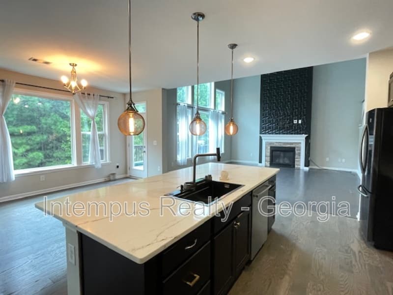 Powder Springs House: 3816 Thackary Dr