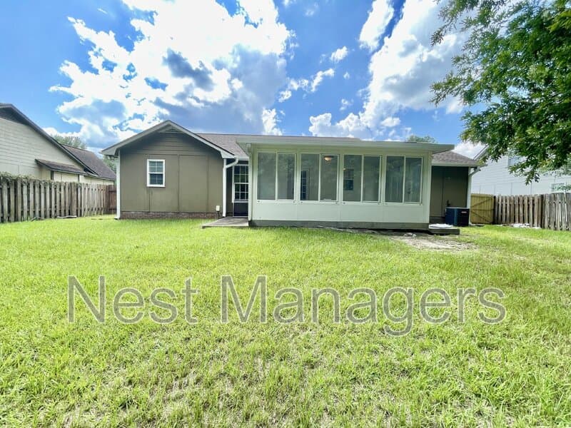 Fayetteville House: 9616 Gooden Drive