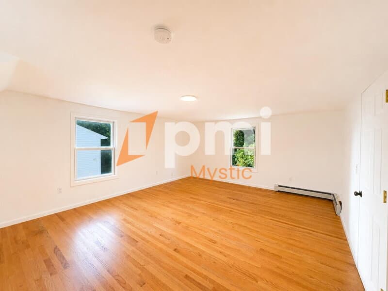 Mystic House: 106 Deerfield Ridge Dr