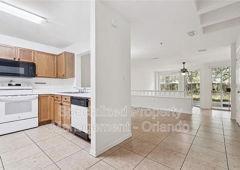 Altamonte Springs Townhome: 685 Scarlet Oak Cir