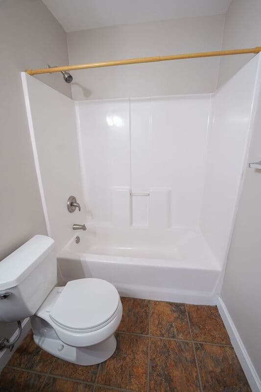 Savannah Condo: 211 Edgewater Rd