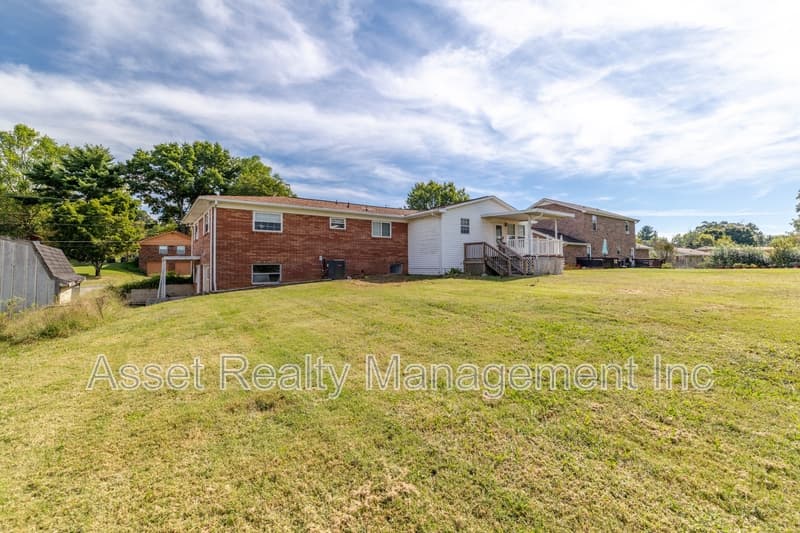 Talbott House: 218 Britton Drive