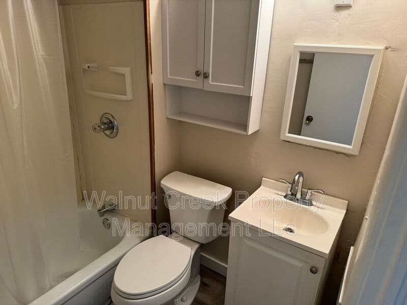 Lorain Condo: 203 Flordia