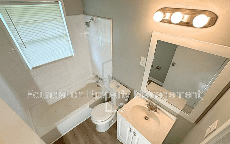 Memphis House: 3276 Ashland Street