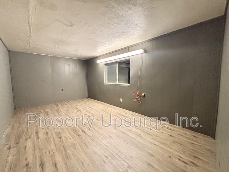 Anderson House: 6200 Stainless Way - 15 & 16