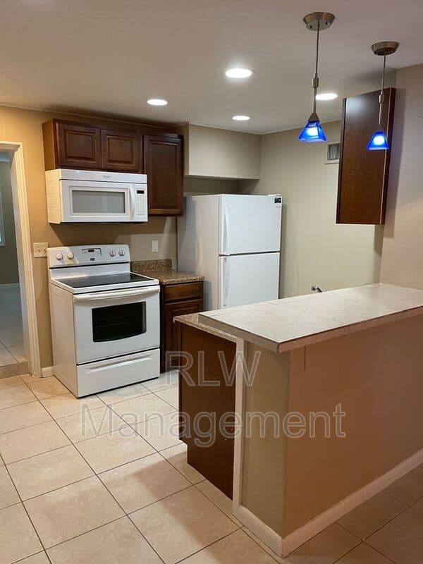 Eustis Condo: 206 Osceola Ave