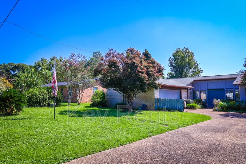 Pensacola House: 7018 Forshalee St