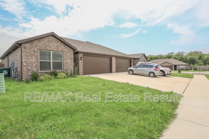 Centerton Condo: 480 Rama St
