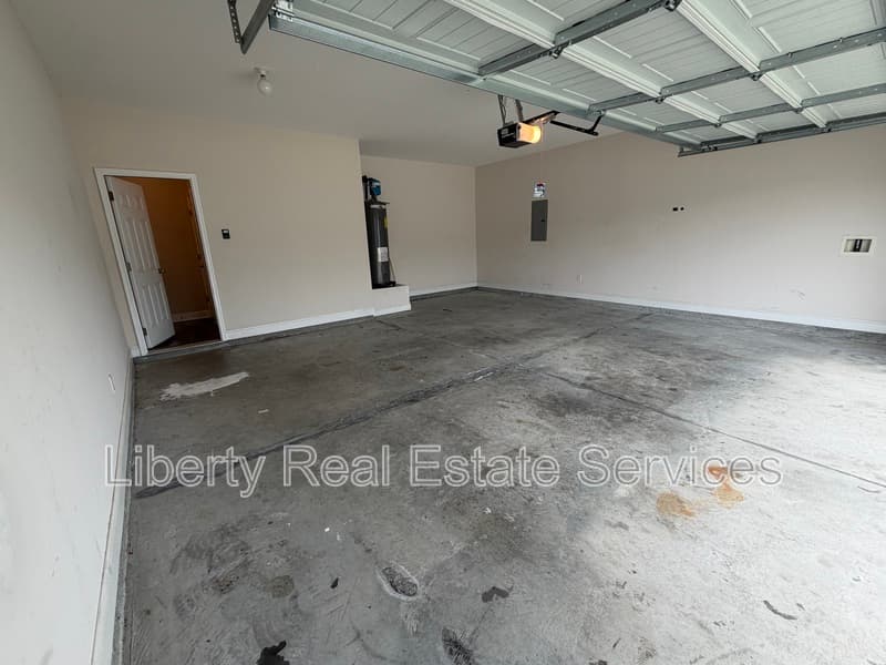 Hinesville House: 224 Whipple Ave
