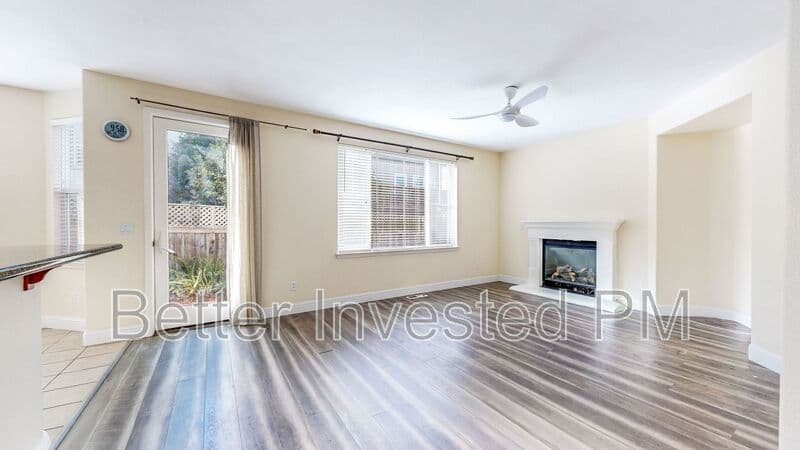 Santa Rosa House: 1363 Gordon Ln