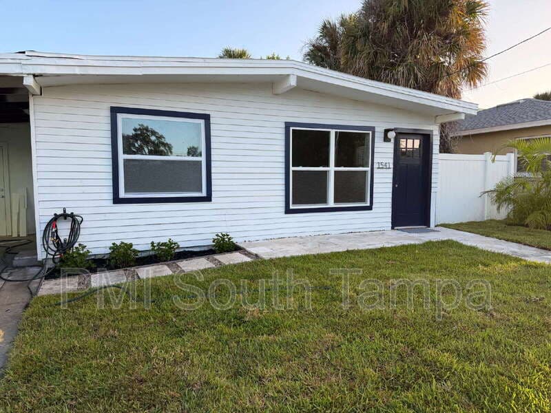 Tampa House: 1541 W La Salle St