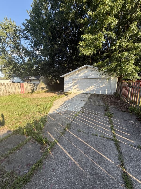 Maple Heights House: 18424 Maple Heights Boulevard