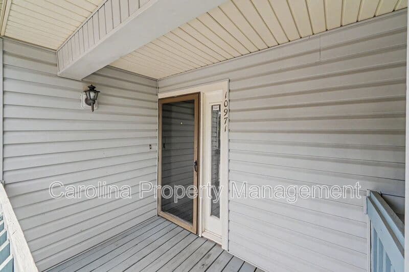 Charlotte House: 10971 Harrowfield Rd