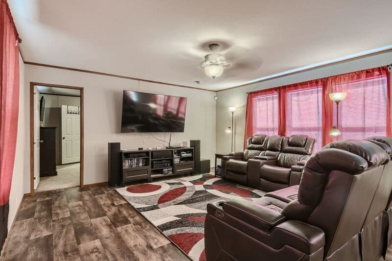 Dale House: 517 Crossroads Drive