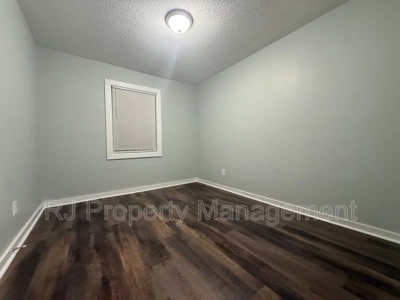 Memphis House: 307 W Peebles Rd