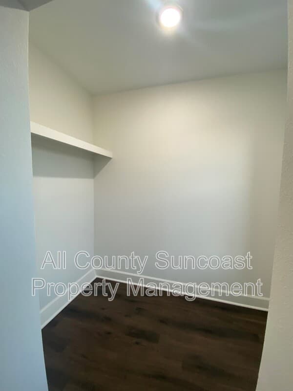 Monticello Condo: 170 E Dogwood St