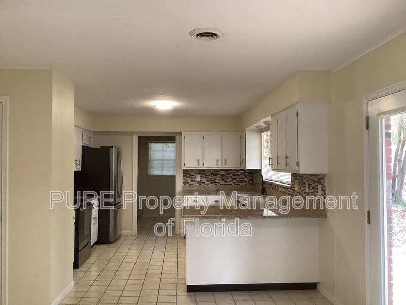 Ocala House: 711 NE 41st Avenue