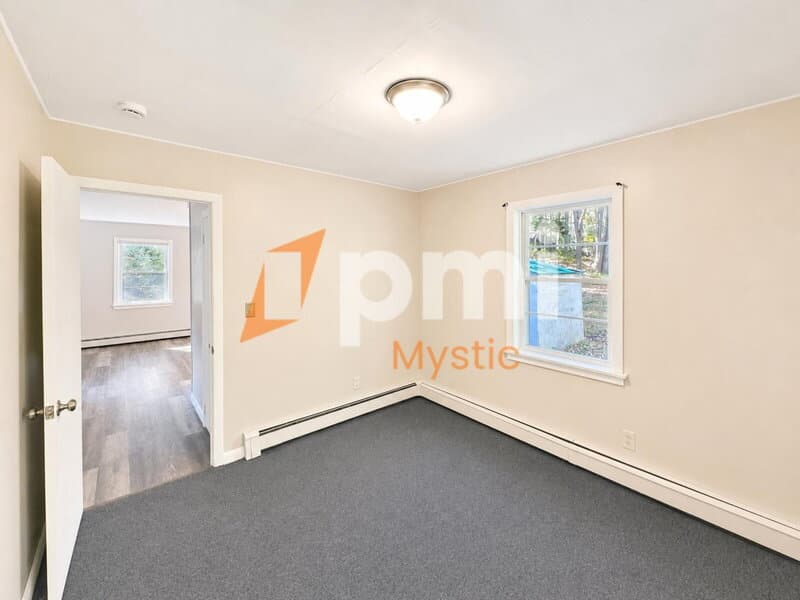 North Stonington House: 24 Milltown Road