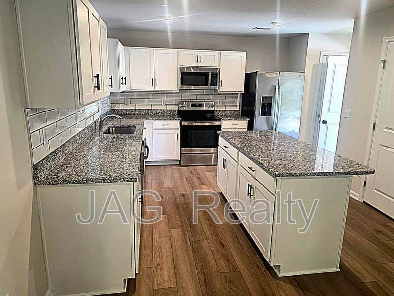Charlotte House: 8005 Mulberry Glen Lane