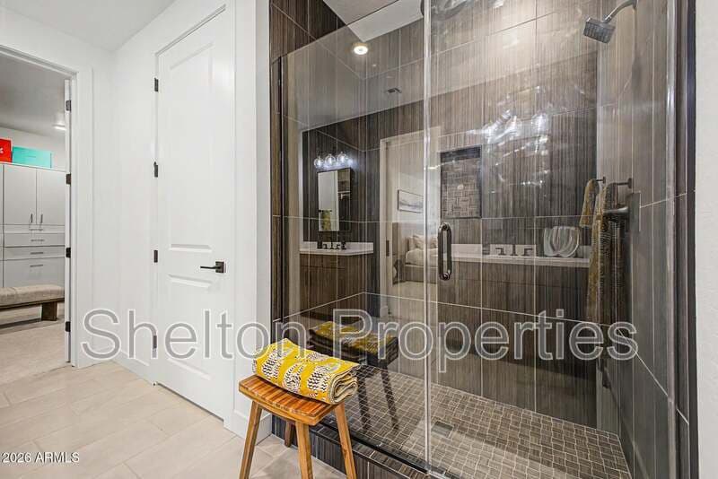 Phoenix Townhome: 2121 W Sonoran Desert Dr, Unit 124
