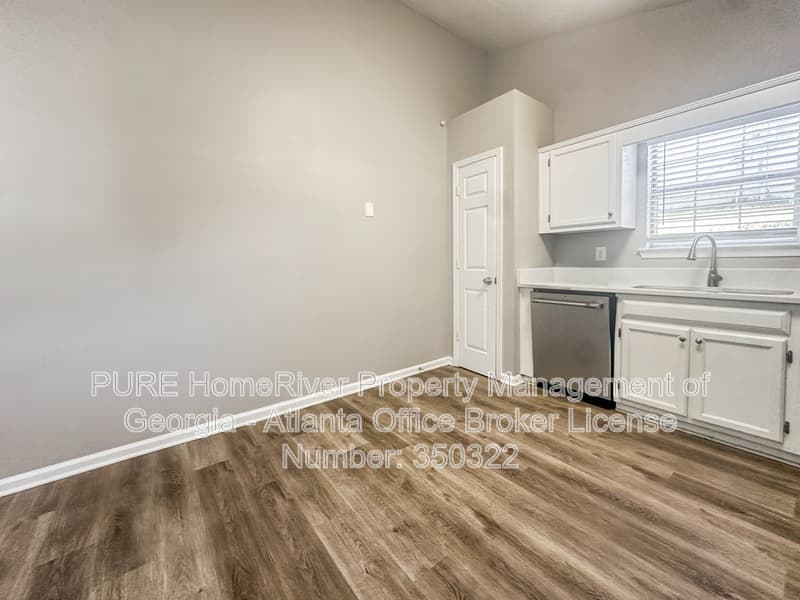 Fayetteville House: 151 Players Cir