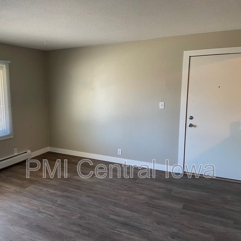Waukee Condo: 450 Laurel St