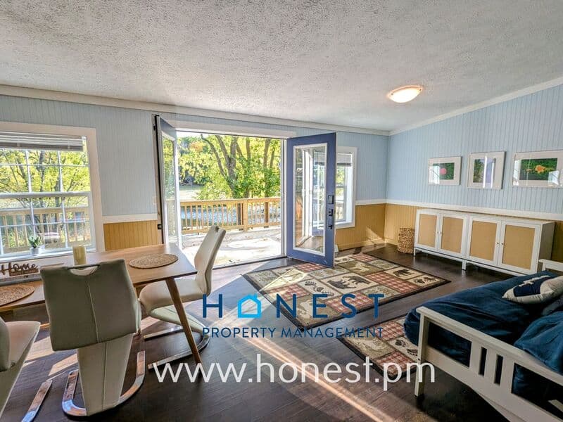 West Gardiner House: 107 Woodland Dr